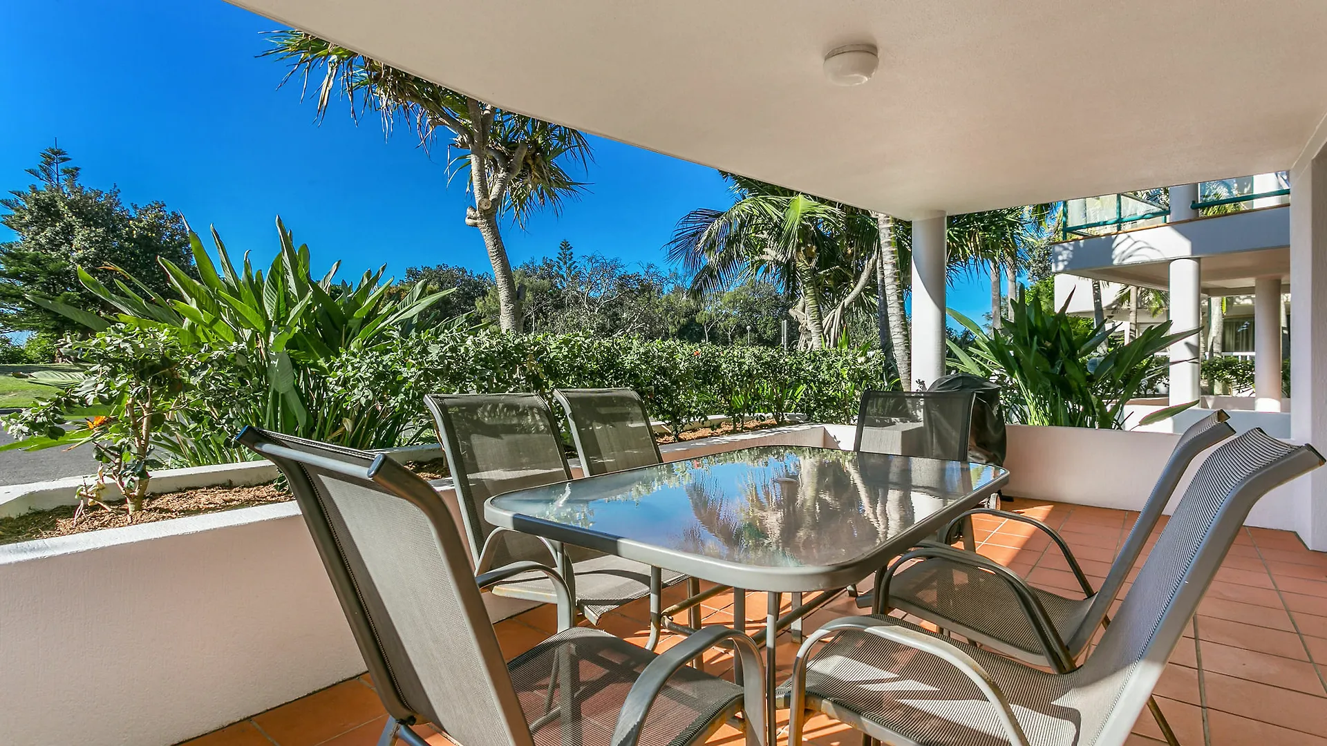 1 Surfside Hotel Byron Bay