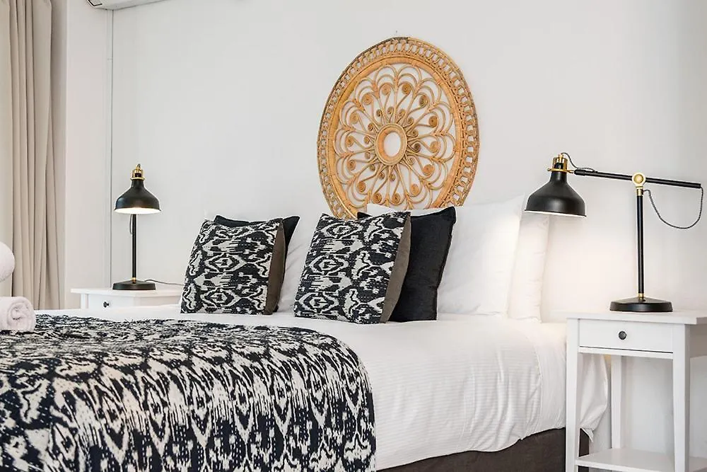 Bayview Beachfront Apartments, In Town Right On The شقة فندقية 4*