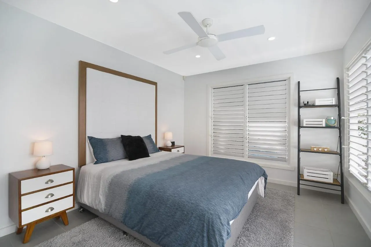 Sea Splash 75 Lorikeet Drive