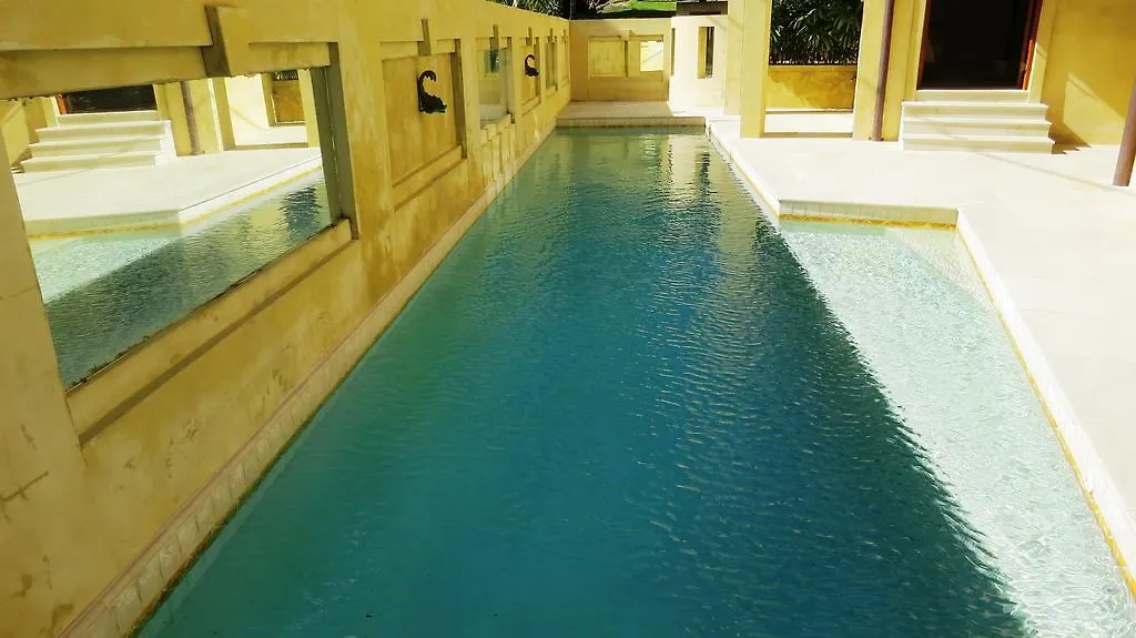 Otel Victoria's At Wategos 5*