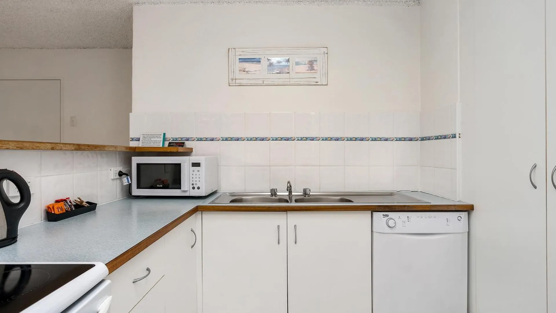 아파트호텔 Bayview Beachfront Apartments, In Town Right On The