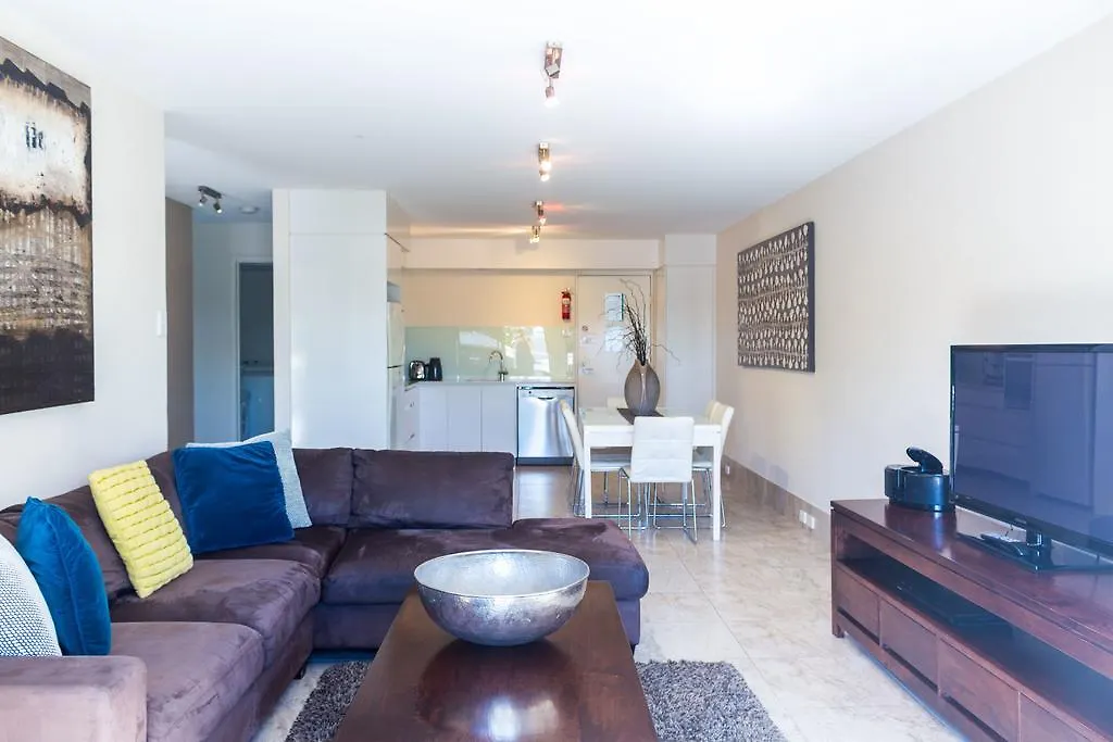 아파트호텔 Bayview Beachfront Apartments, In Town Right On The 4*