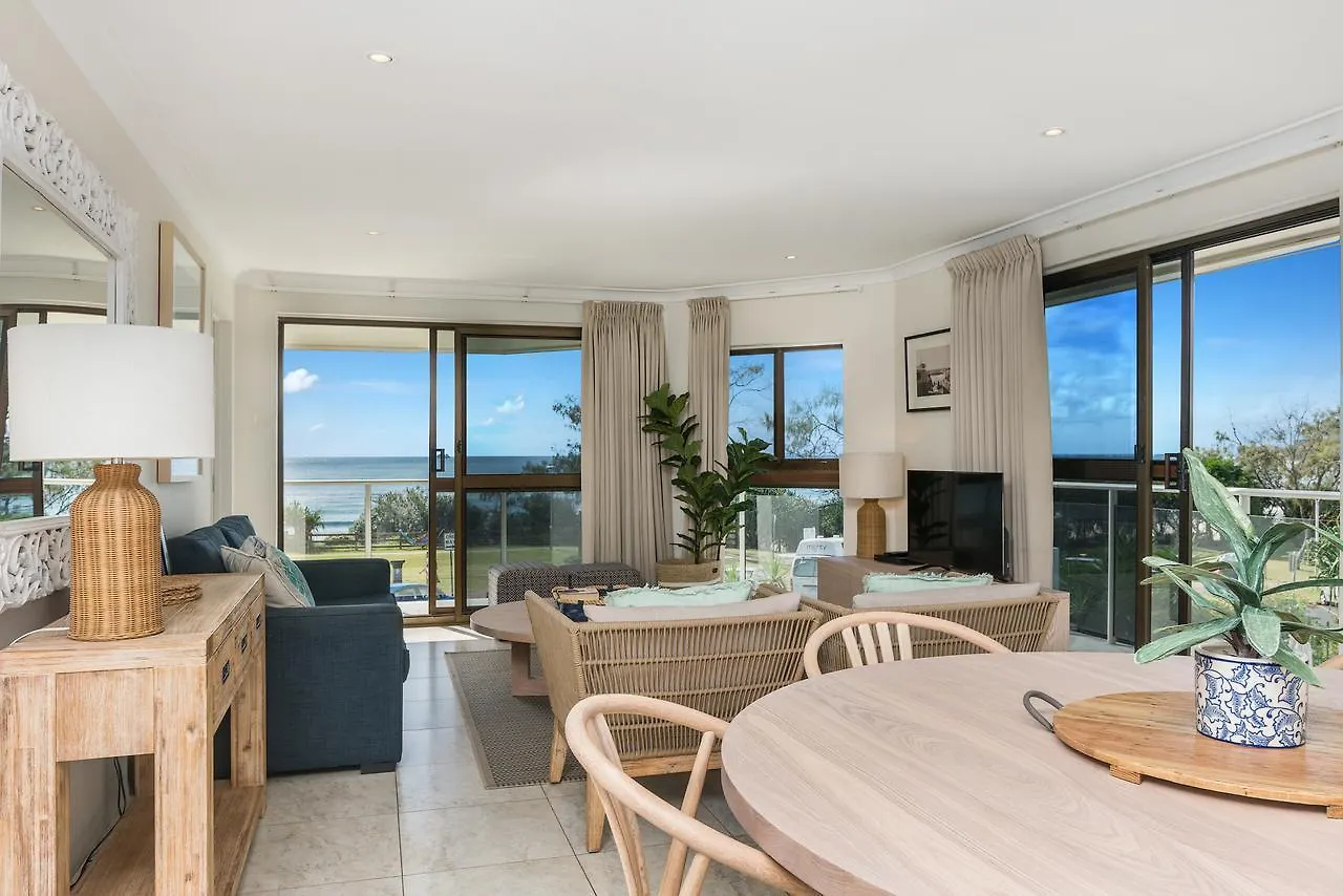 Bayview Beachfront Apartments, In Town Right On The 4* 바이런베이