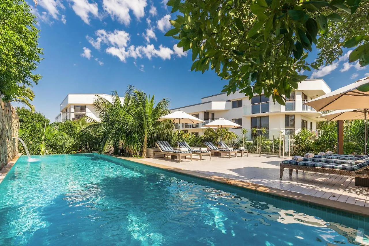 Bayview Beachfront Apartments, In Town Right On The 4*
