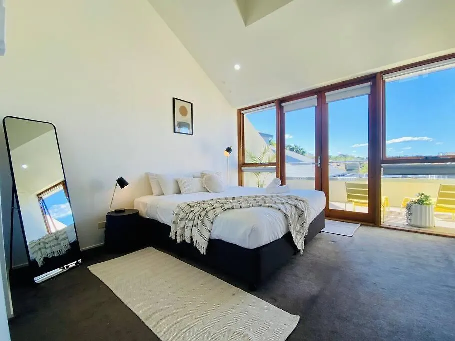 Apartment Poolside In Byron *