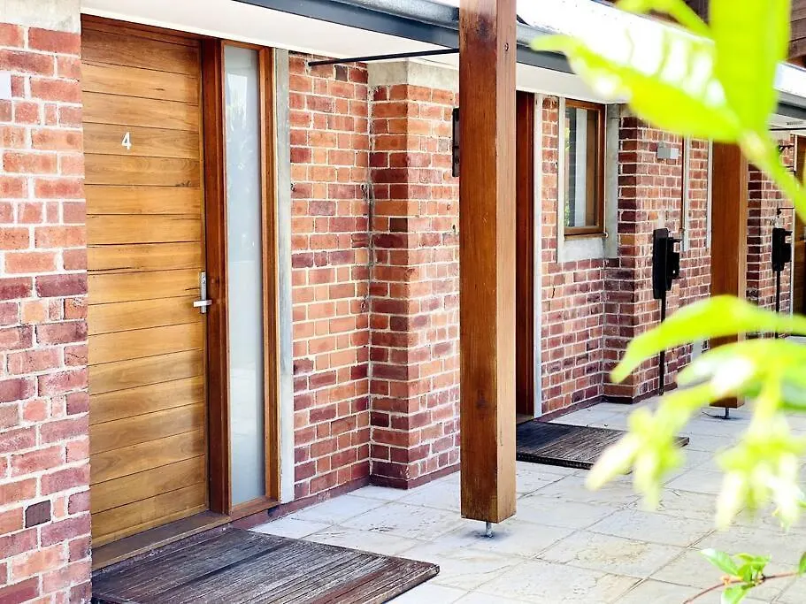 Apartment Poolside In Byron