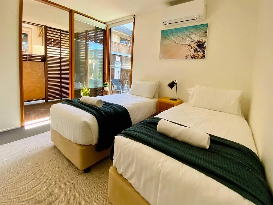 Apartment Poolside In Byron