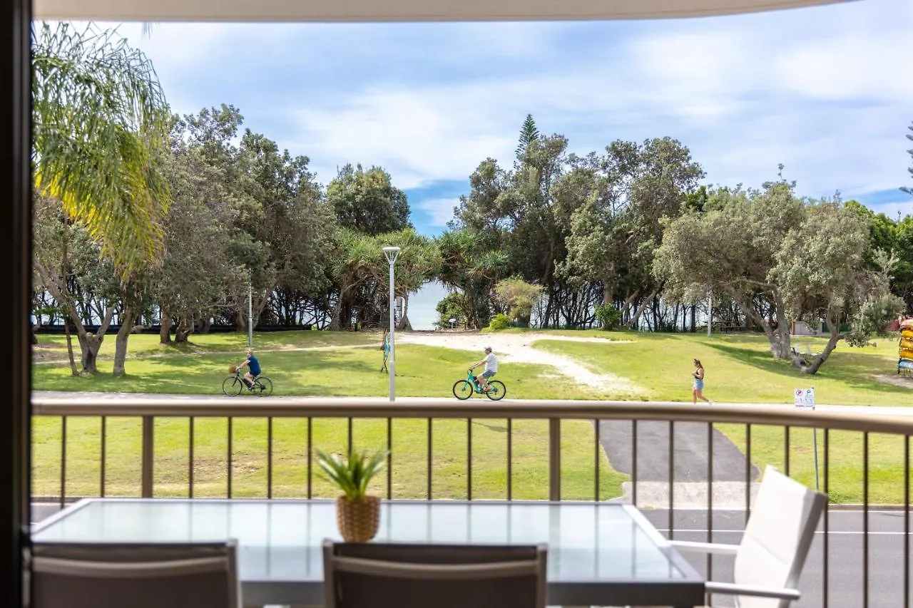 Coastal Sol -right On Clarkes Beach! Apartment *