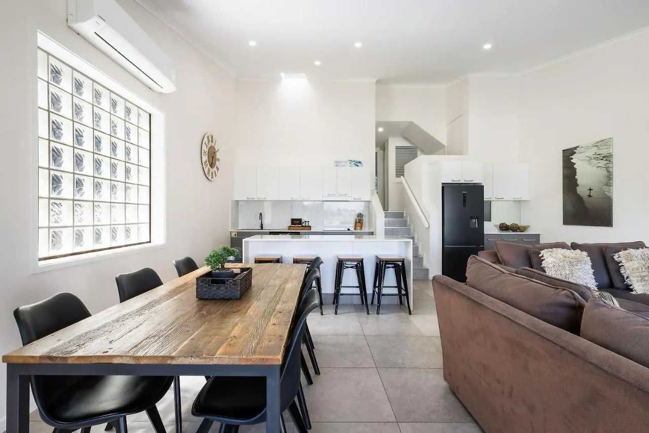 Beachfront Penthouse 10 Appartement