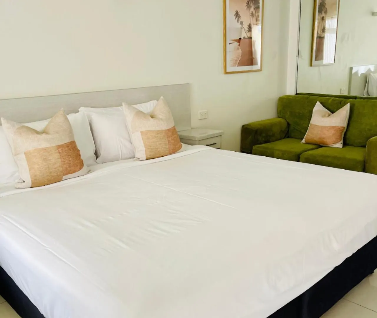 Bay Motel 4*