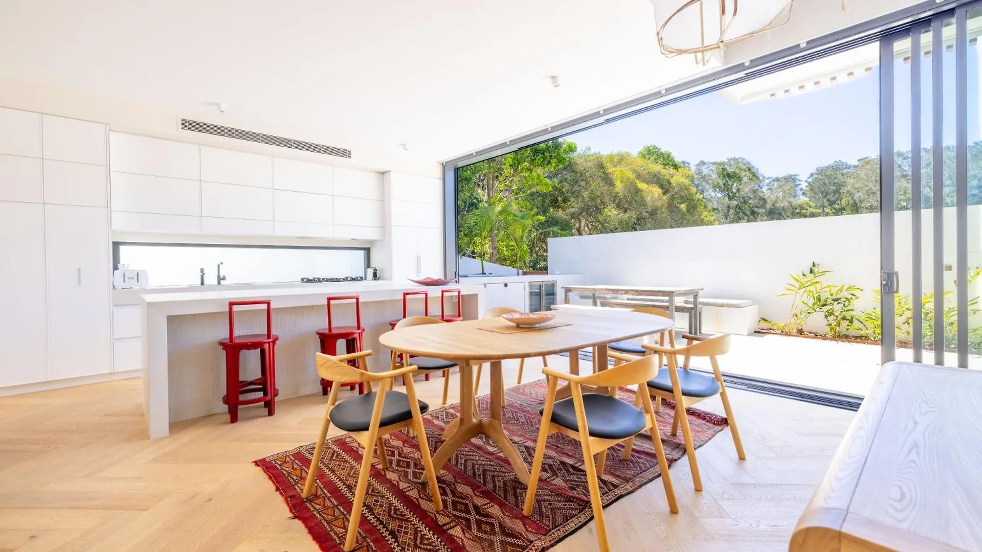 Cooee -brand New With Private Pool 350m To Beach! 펜션