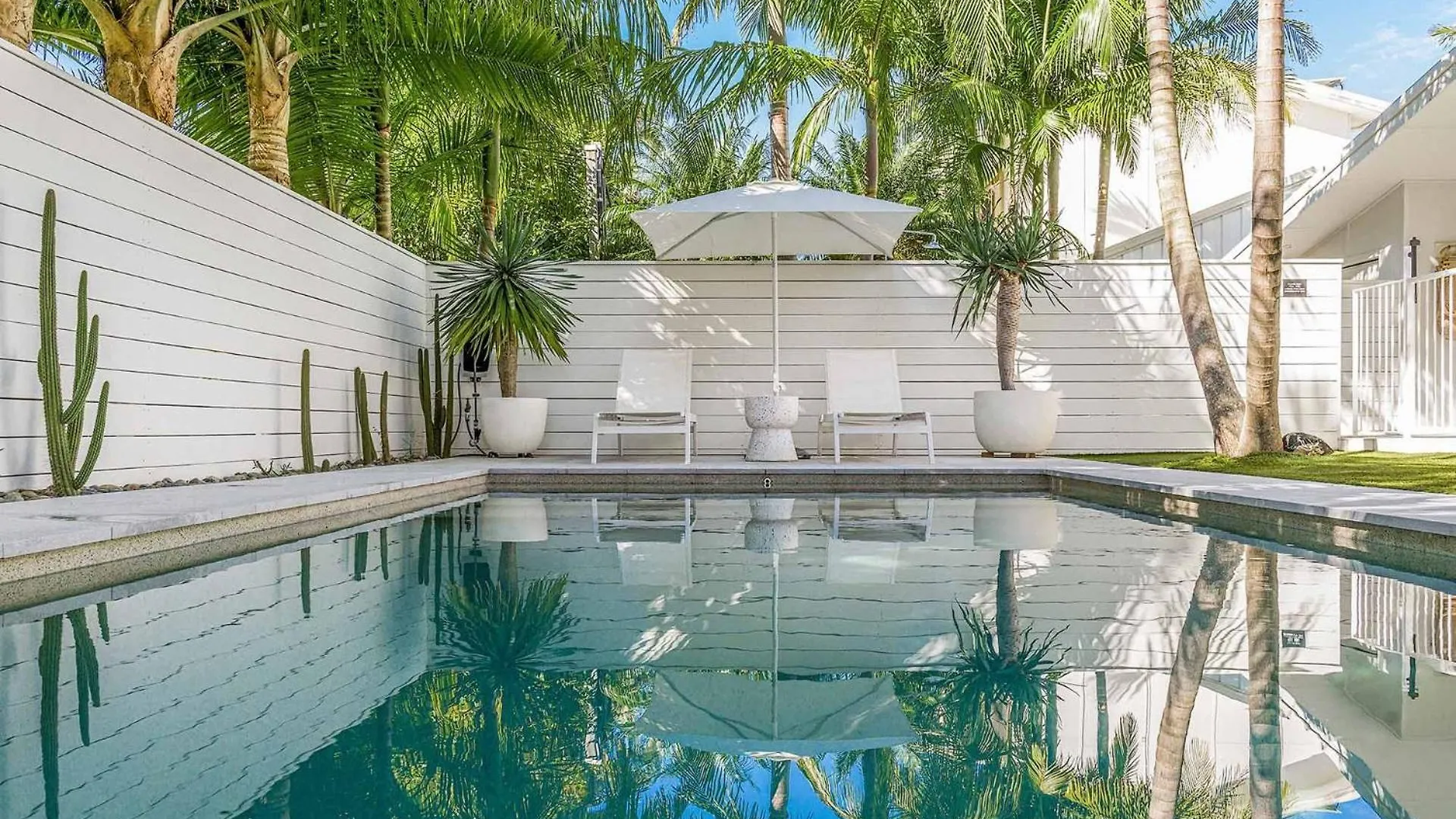 The - Designer 3 Bedroom Retreat With Pool *