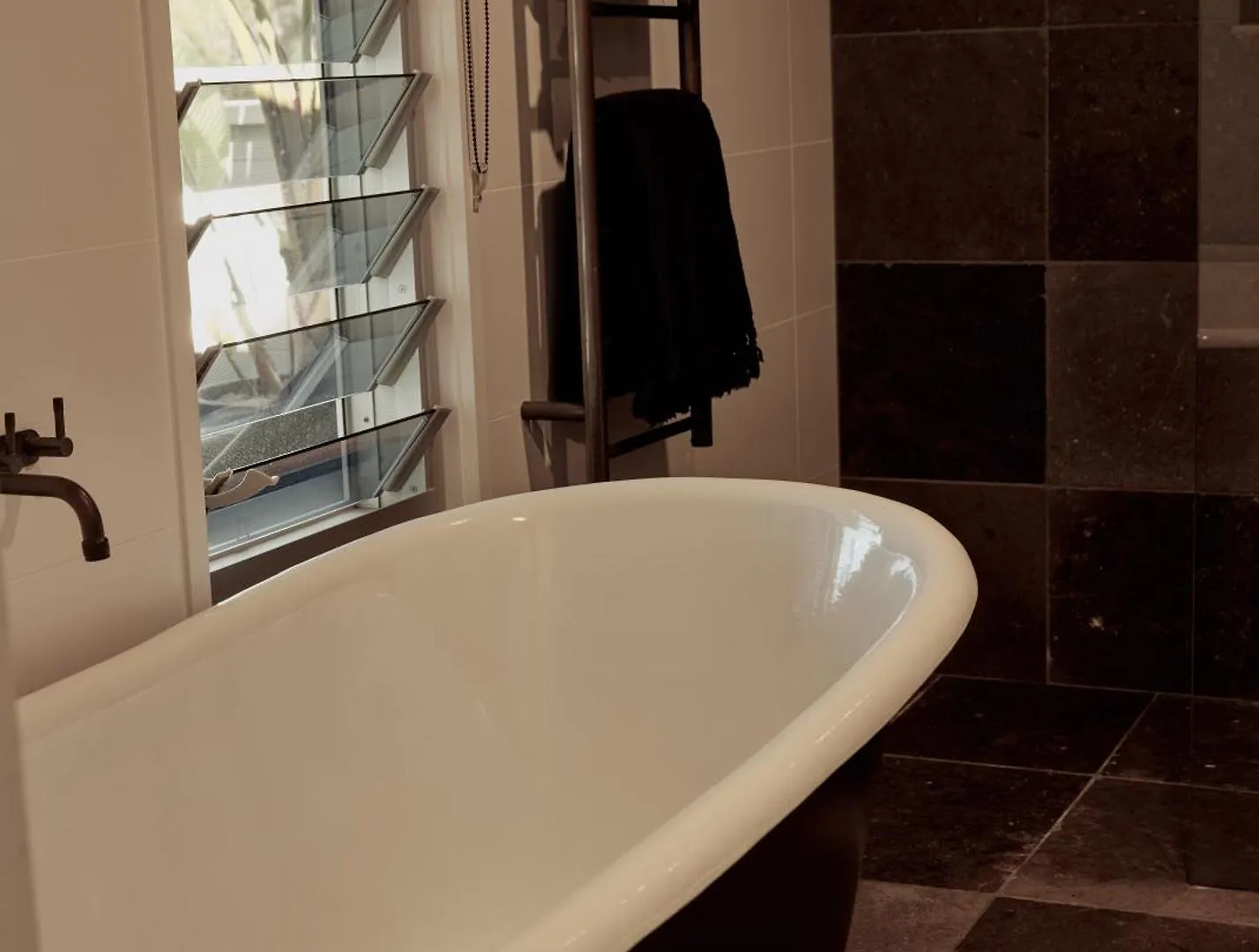 28 Degrees - Adults Only 5*