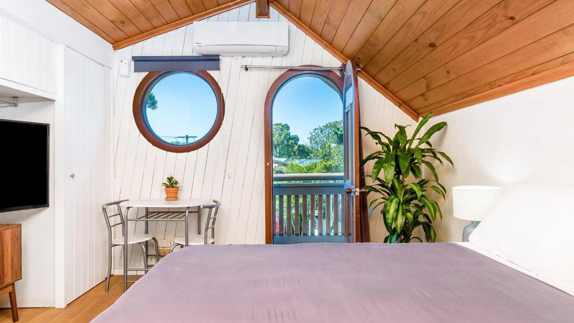 Aquarius Backpackers Hostel *