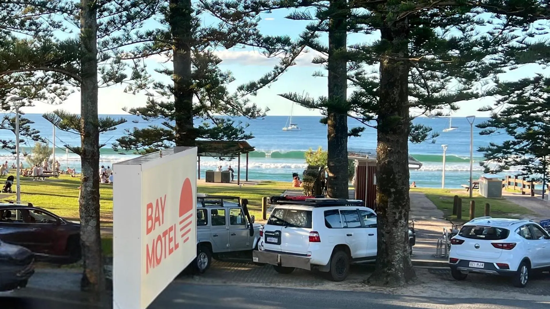 Bay Motel 4*