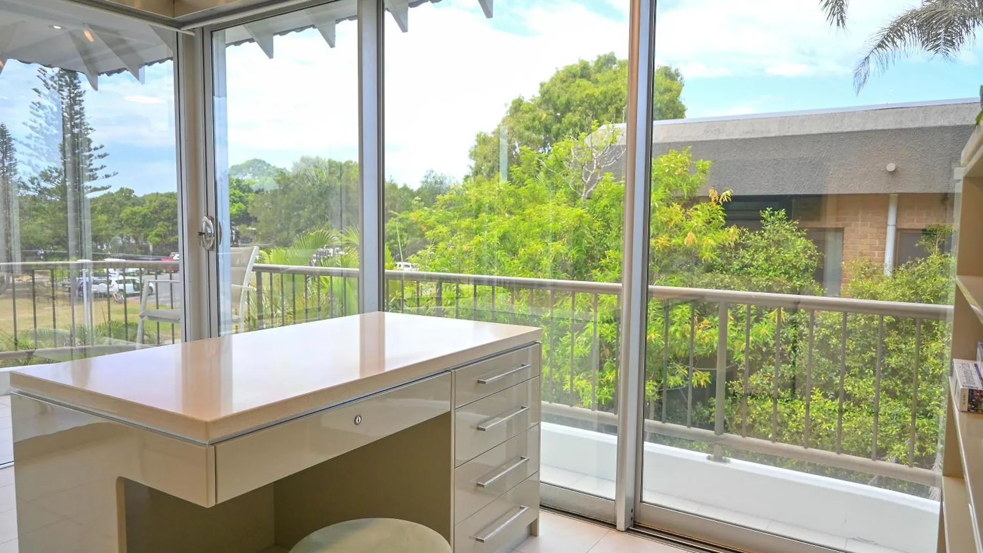 Bay Motel 4*