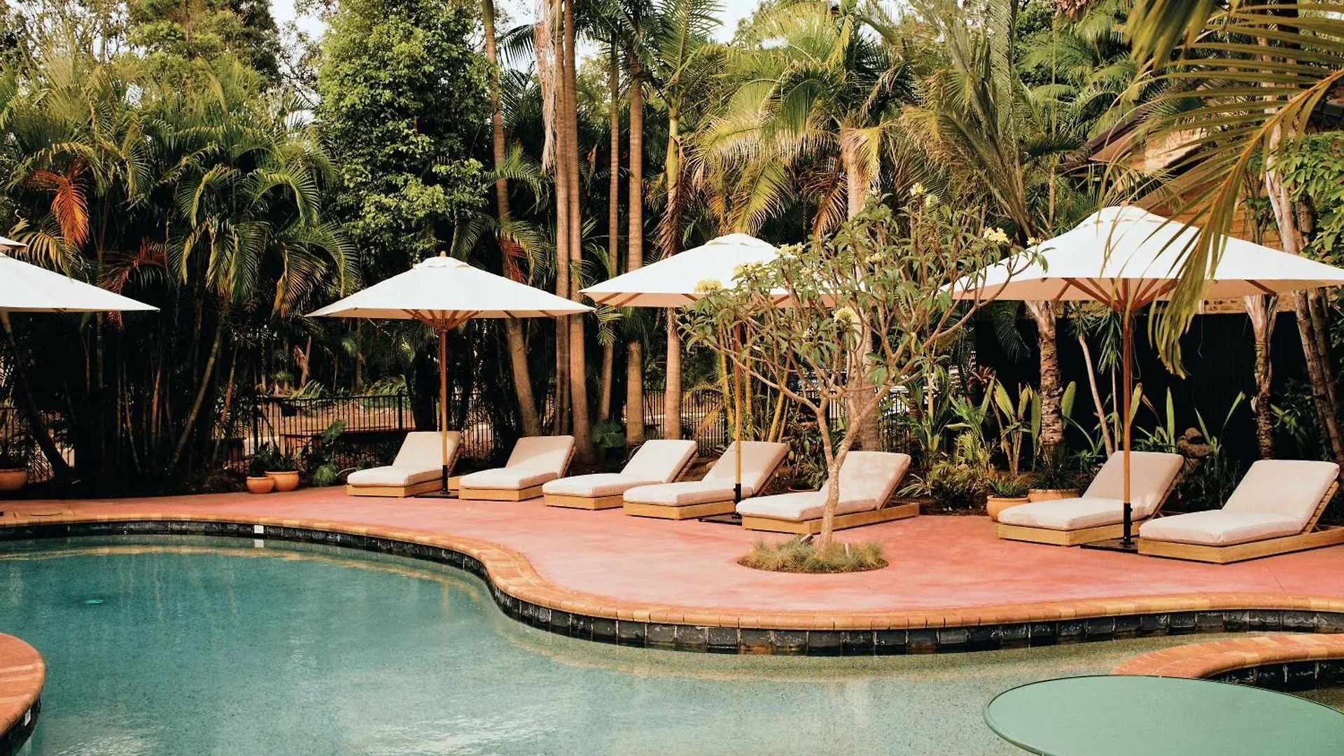The Sunseeker, Motel