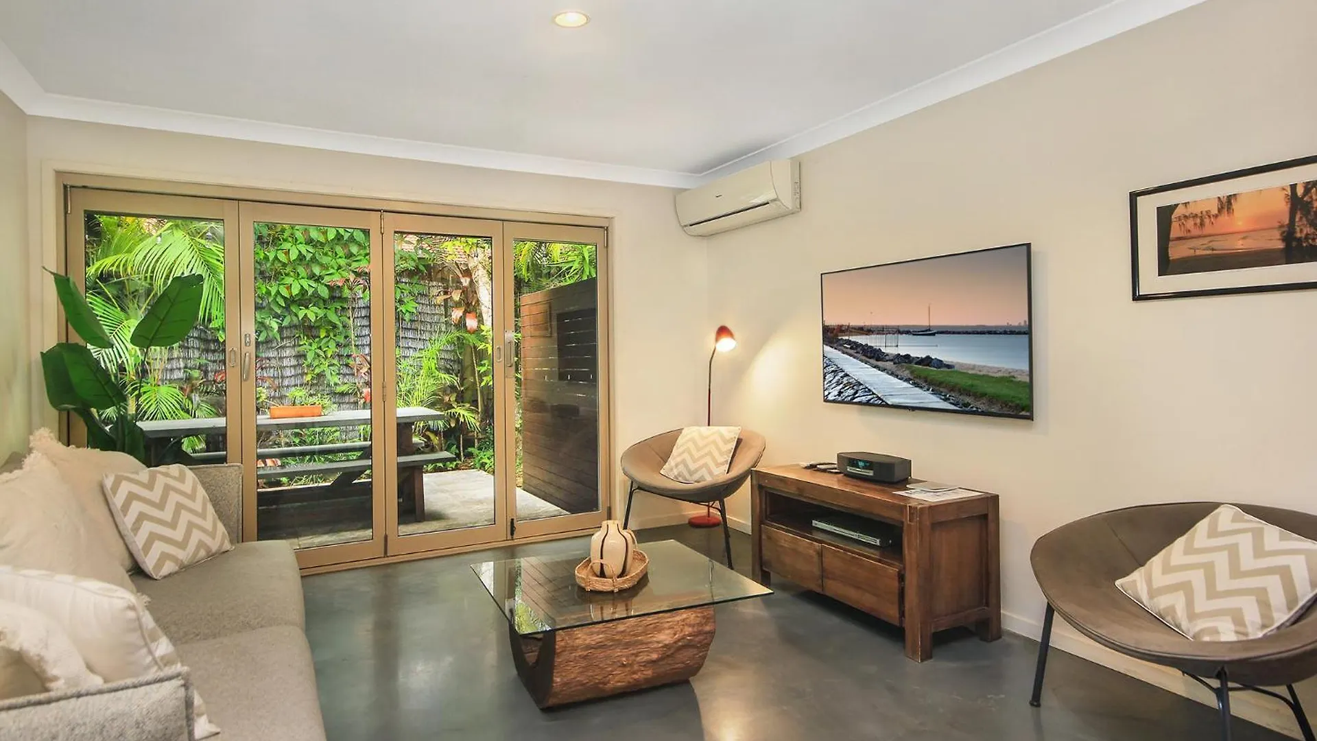 Byron Lakeside Aparthotel