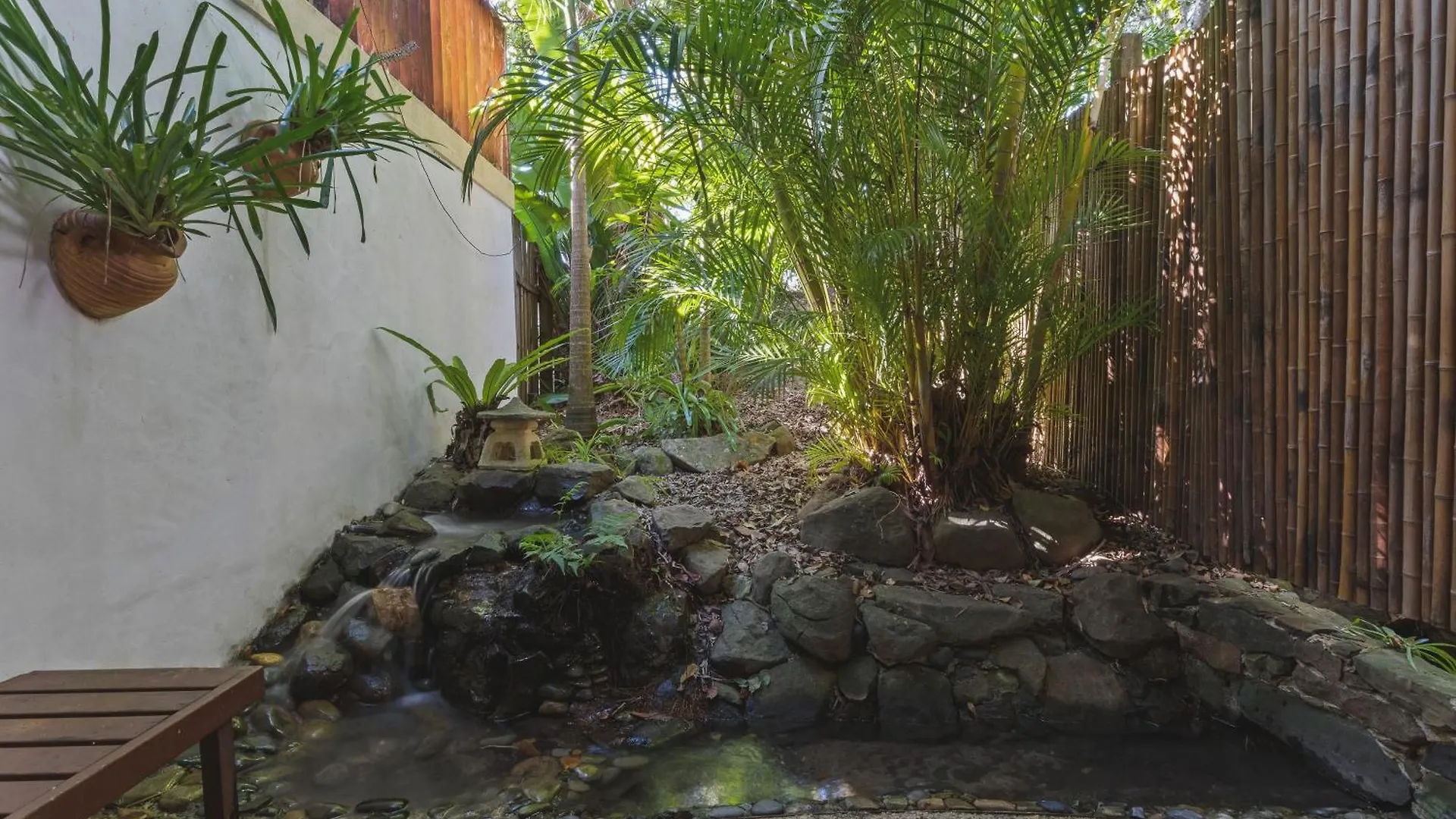 Lodge Garden Burees *