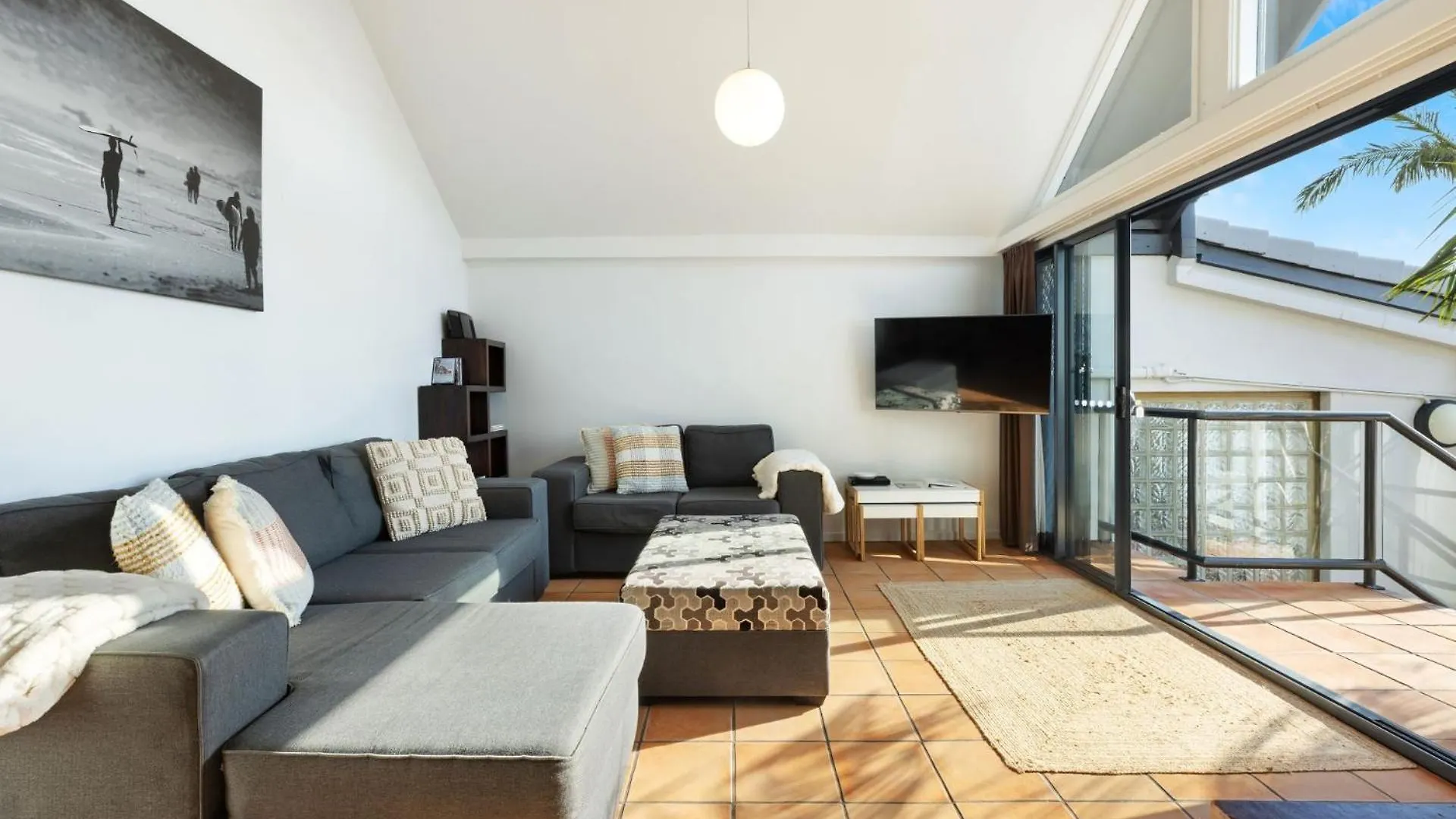 Beachfront Loft 11 Apartment