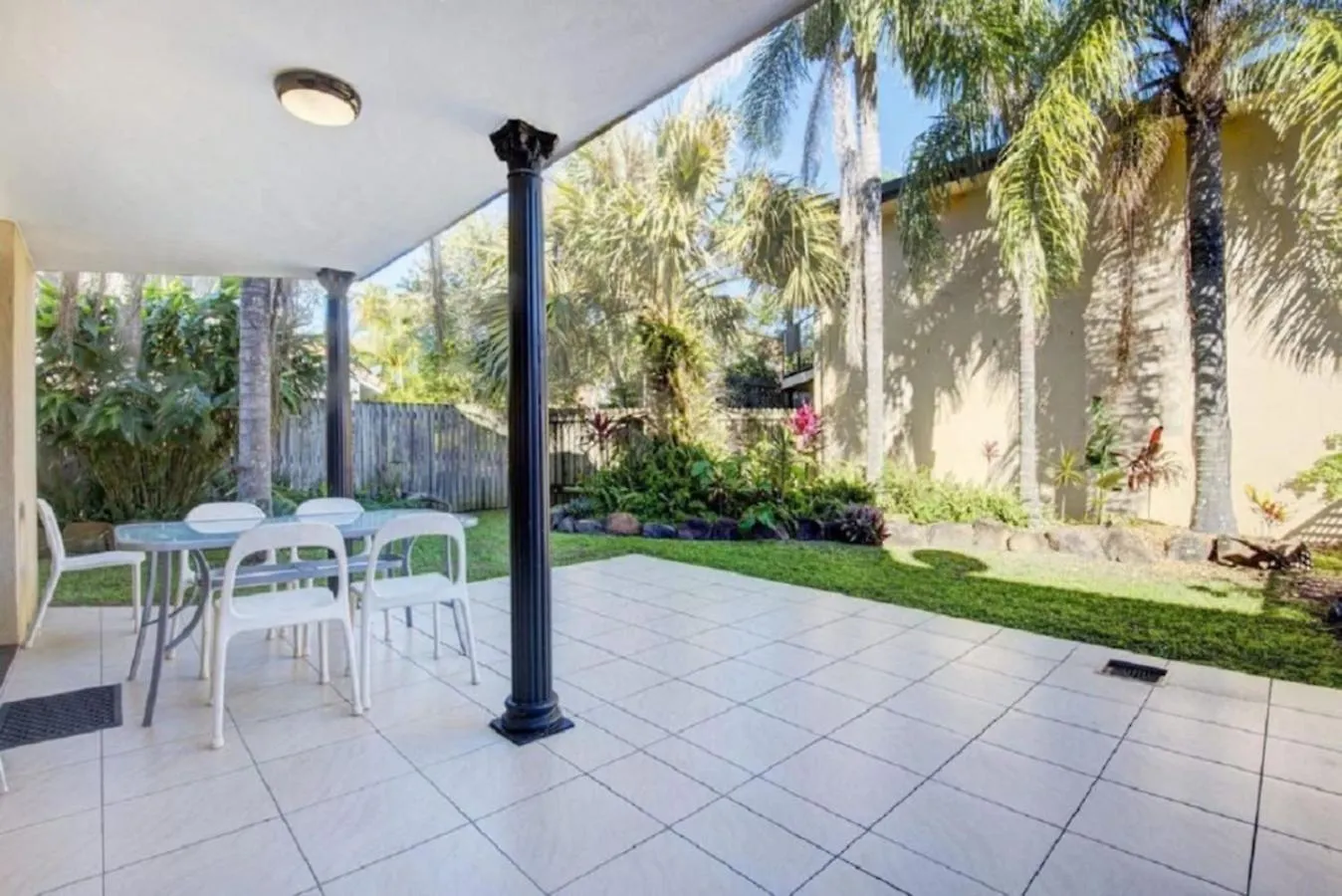 Sunny Somerset 2b Located Opp Markets Διαμέρισμα *