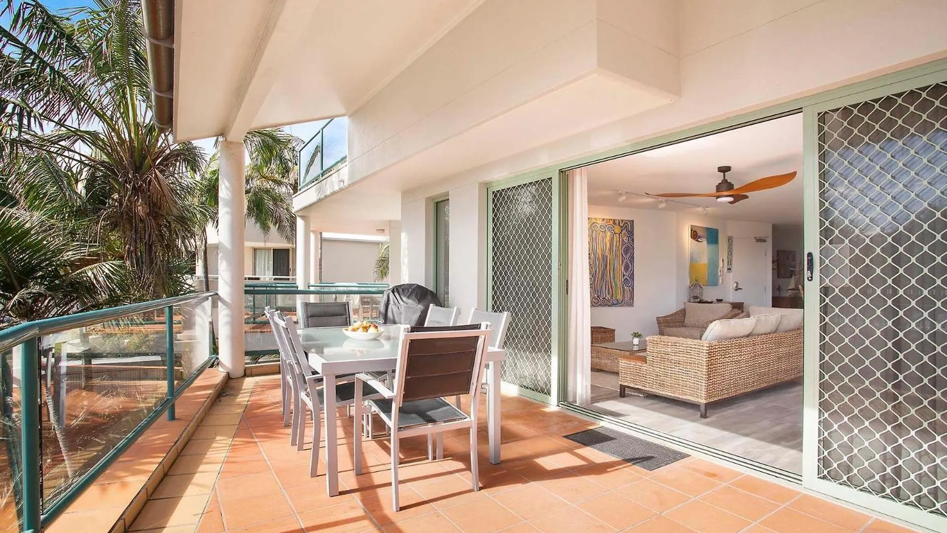 3 Surfside * Byron Bay