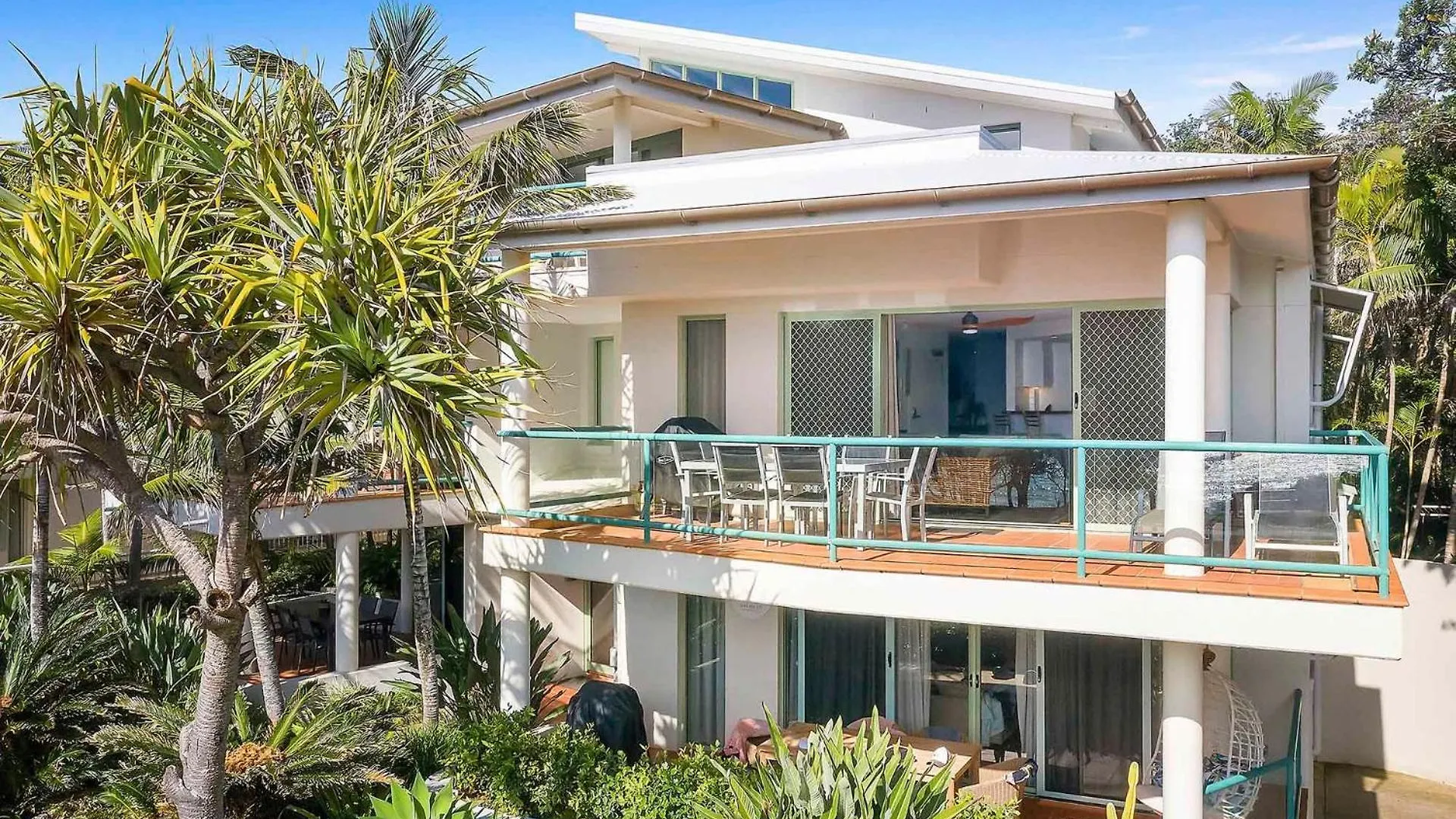 3 Surfside * Byron Bay