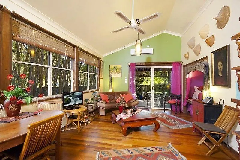 Отель Bamboo Cottage Guesthouse B&B 3*