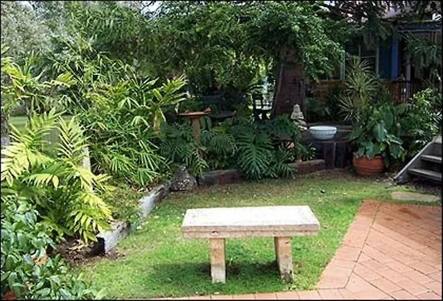 Отель Bamboo Cottage Guesthouse B&B Байрон-Бей
