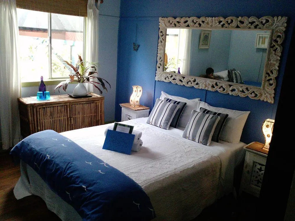 Отель Bamboo Cottage Guesthouse B&B Байрон-Бей