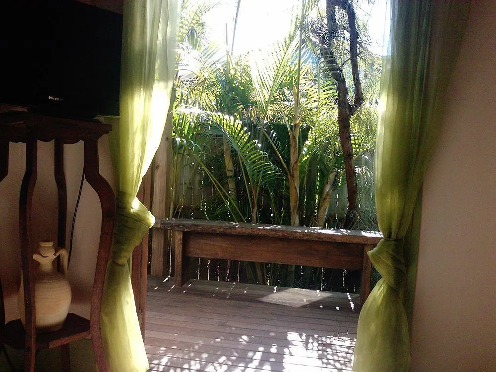Отель Bamboo Cottage Guesthouse B&B Байрон-Бей