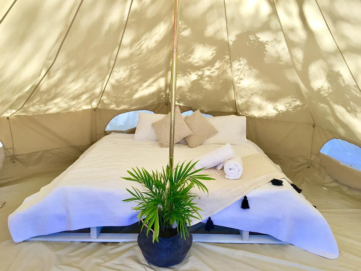 Роскошный шатер The Village Glamping