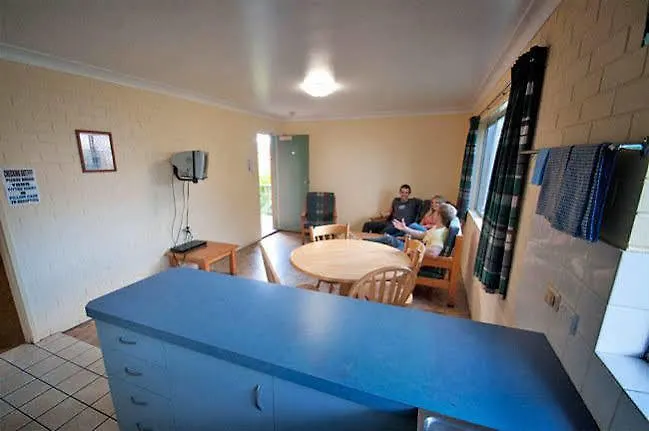 Backpackers Holiday Village Hostel *