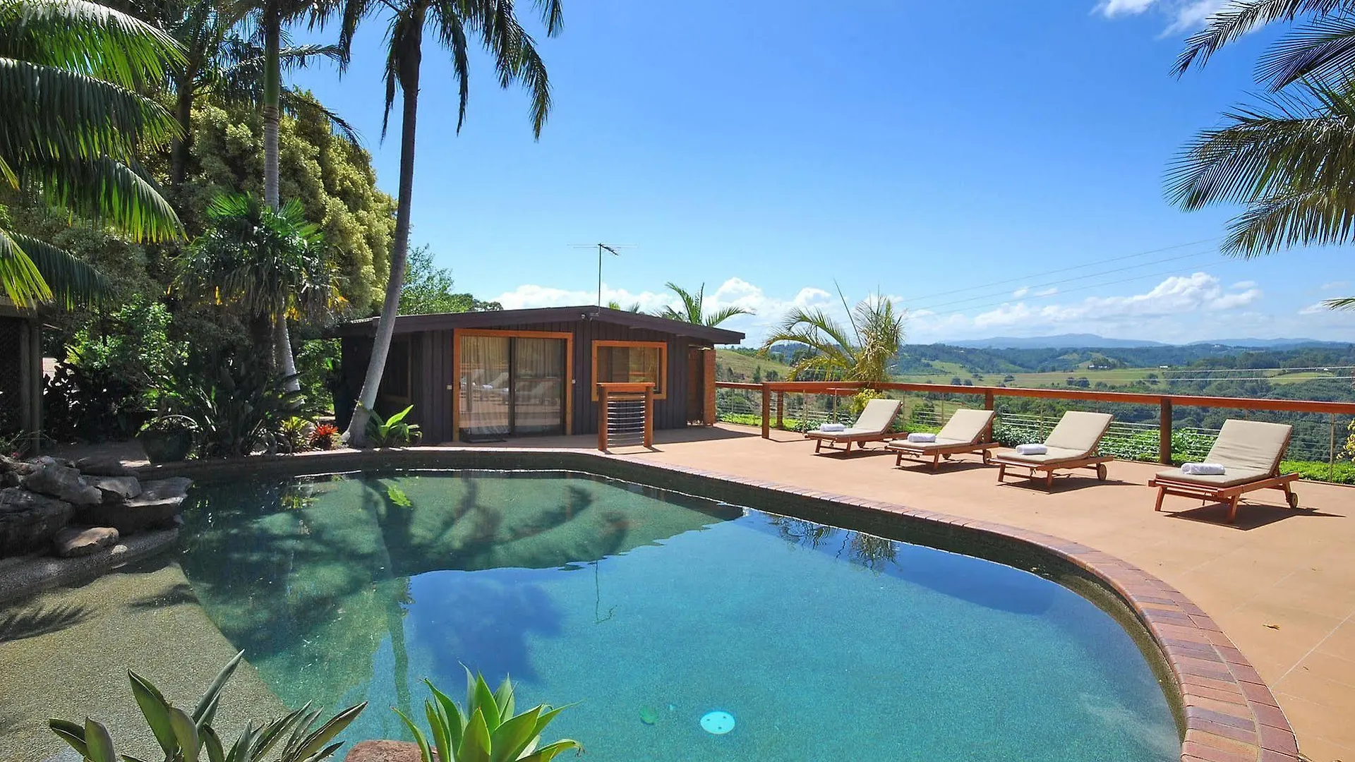 Summerhills Retreat Byron Bay 5*