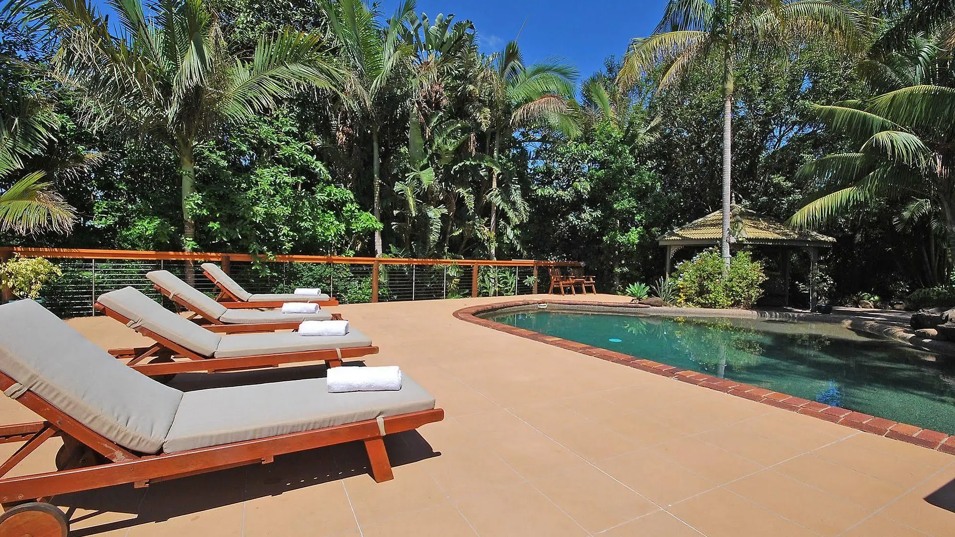 Summerhills Retreat Byron Bay 5*