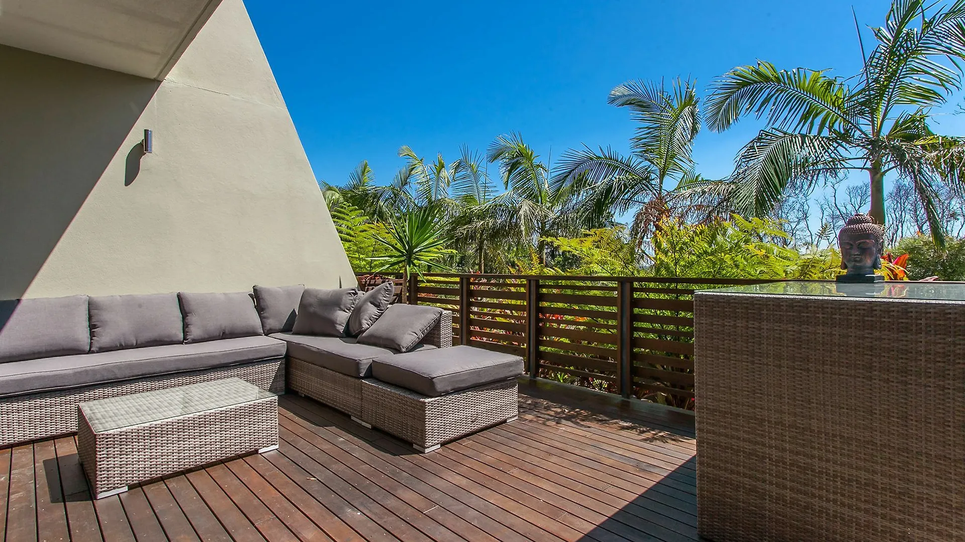 Kiah Bliss - & Luxurious With Ocean Views *