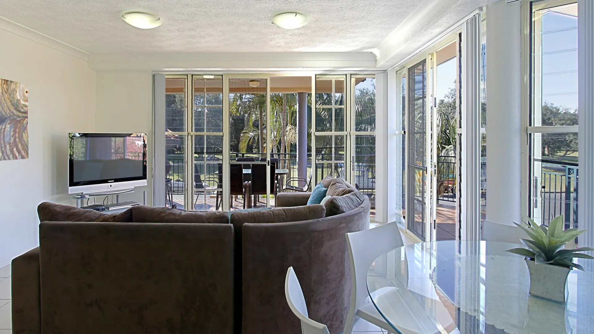 Sea Breeze On Main Hotel apartamentowy