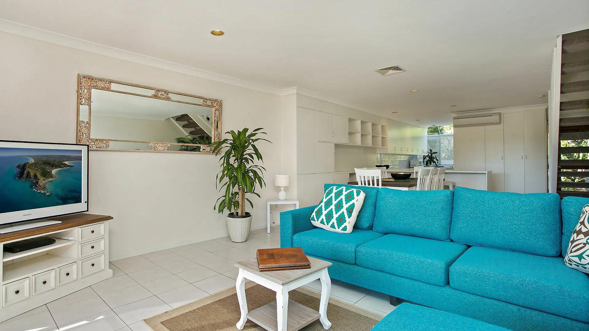 2 Cook Byron Bay