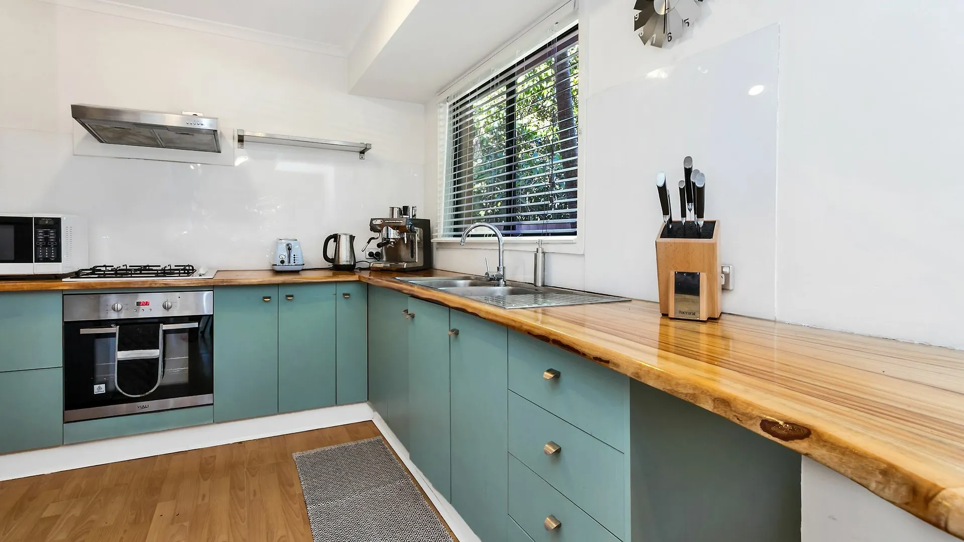 Mahogany Apartman